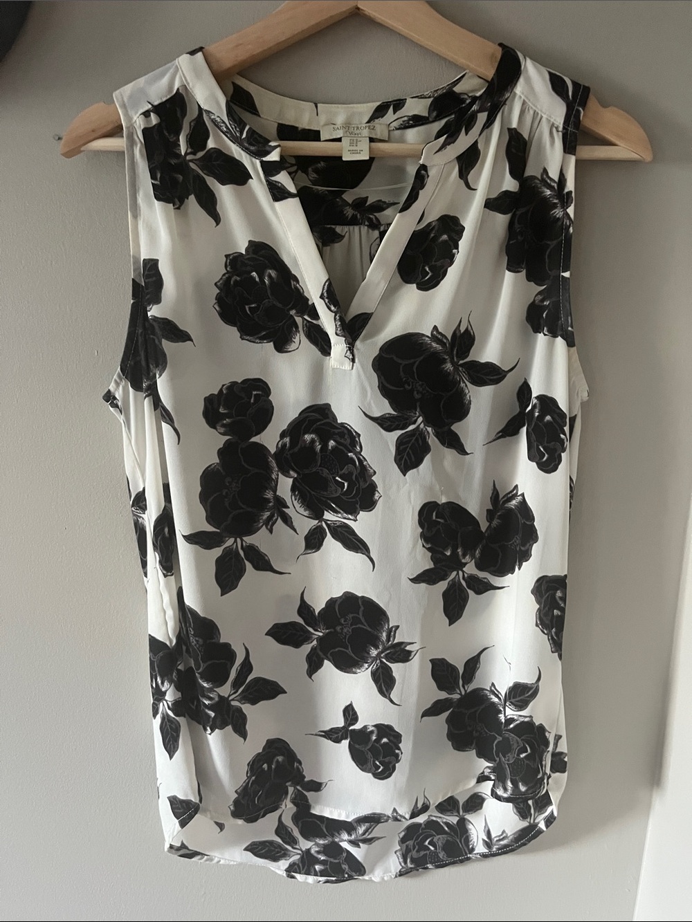 St. Tropez Black & White Floral Sleeveless V-Neck Tank